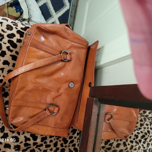 BCBG womens large handbag/tote beautiful brown semi-gloss leather vintage - Picture 11 of 12